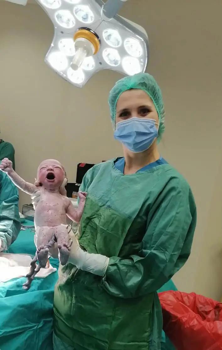 Yeni bir hayatın başlangıcına tanıklık etmek en büyük mutluluk! Sağlıklı bir doğumun ardından minik bebeğimizle birlikte...